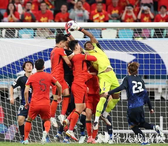 荷兰队最后时刻出现失误，中国队7比5惊险战胜对手